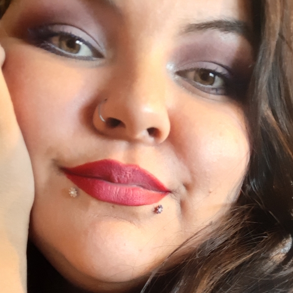 Meet your Posher, Daniella - Picture 3 of 5